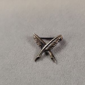 Vanguard Crossed Quill Feathers 925 Pin